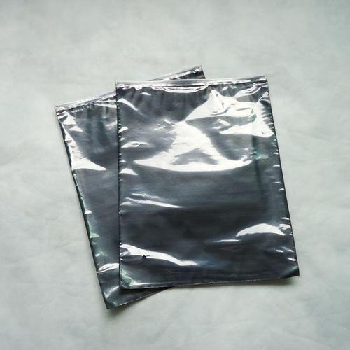 如何選擇優(yōu)質(zhì)服裝包裝袋 PE拉鏈袋、透明袋與無紡布袋的對比指南